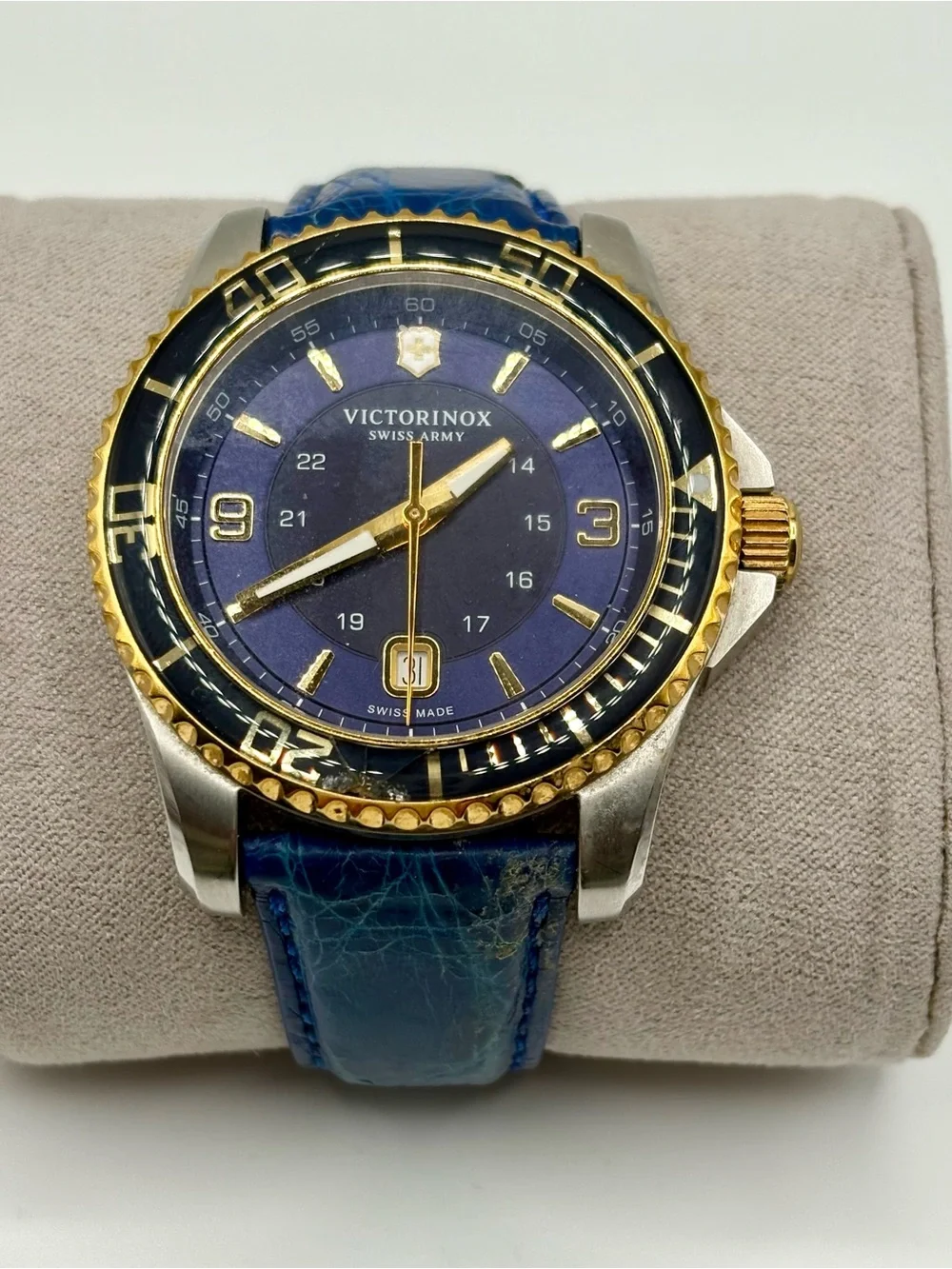 Victorinox Swiss Army 241789 Blue Diver Watch Sapphire Crocodile Strap